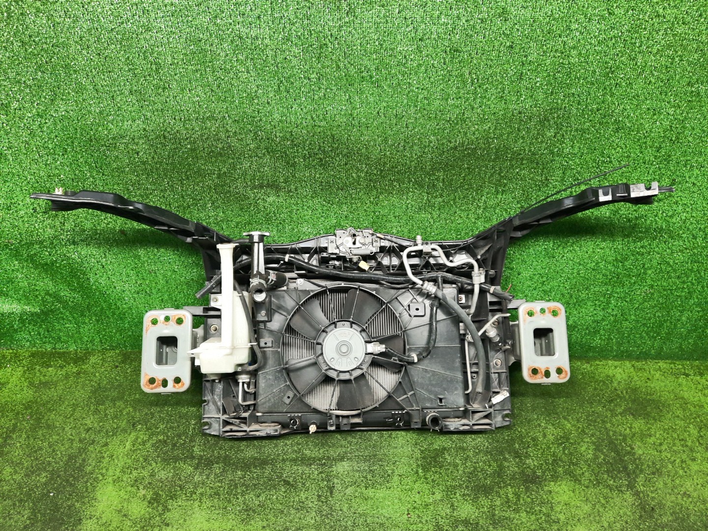 Рамка радиатора MAZDA DEMIO DY3W, DY5W, DY3R ZJ-VE 0572 5 ракурс