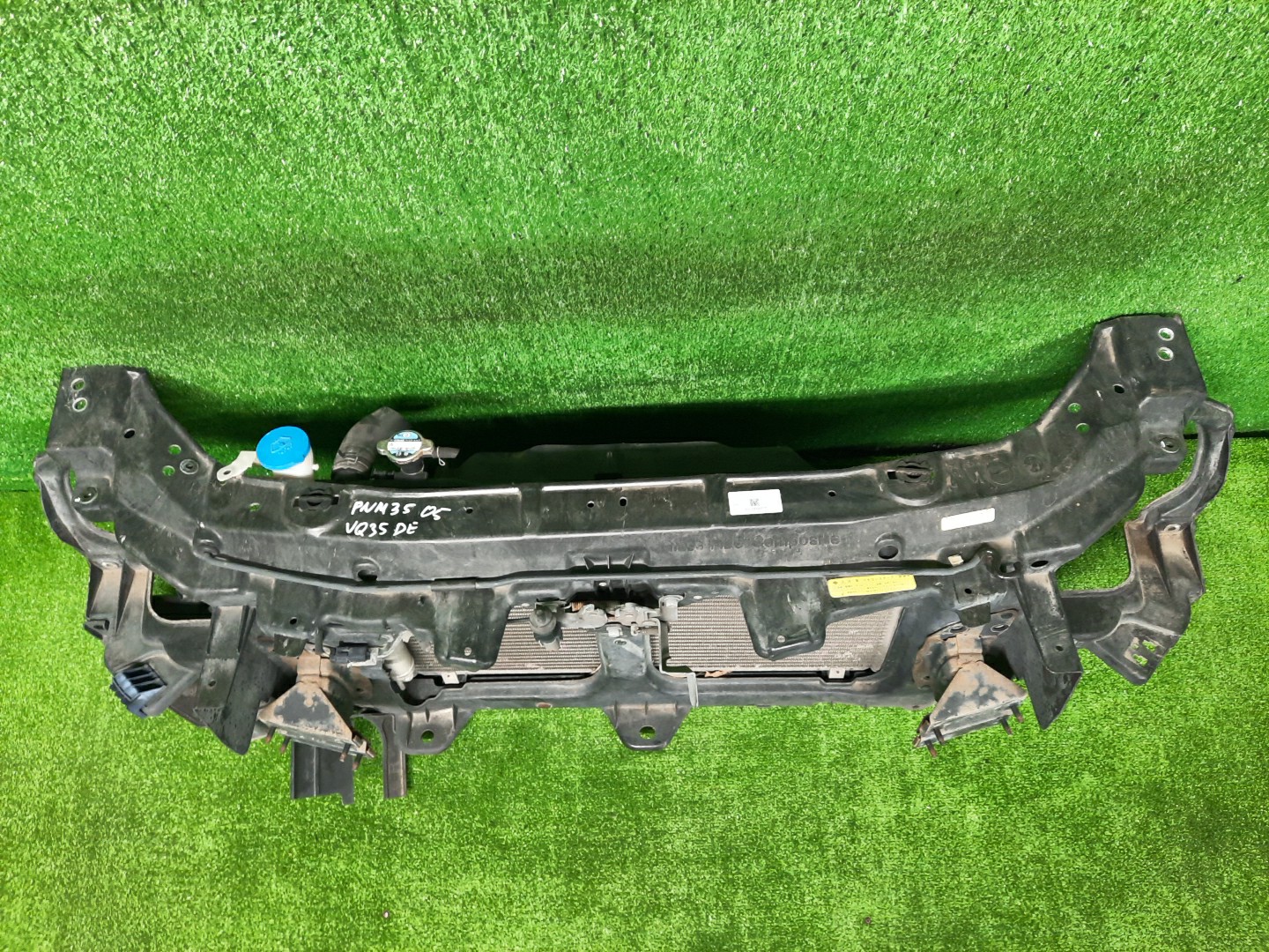 Рамка радиатора NISSAN STAGEA PNM35 VQ35DE 0576 3 ракурс
