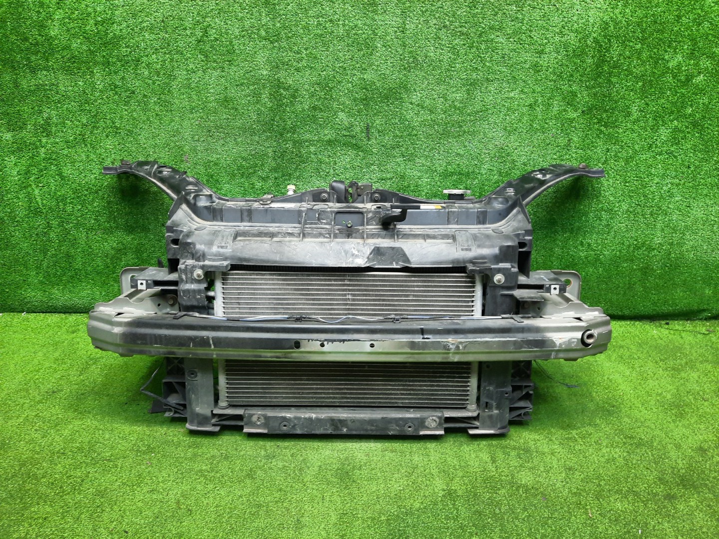 Рамка радиатора MAZDA DEMIO DY3W, DY5W, DY3R ZJ-VE 0578 1 ракурс