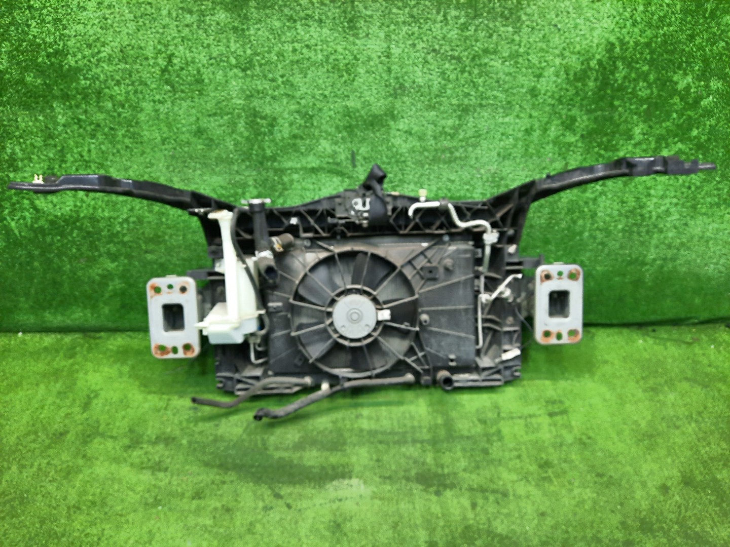 Рамка радиатора MAZDA DEMIO DY3W, DY5W, DY3R ZJ-VE 0578 3 ракурс