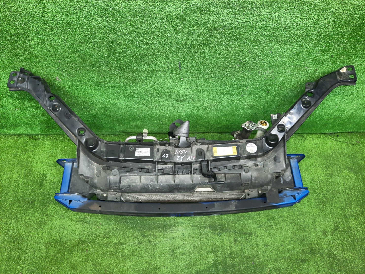 Рамка радиатора MAZDA DEMIO DY3W, DY5W, DY3R ZJ-VE 0580 2 ракурс