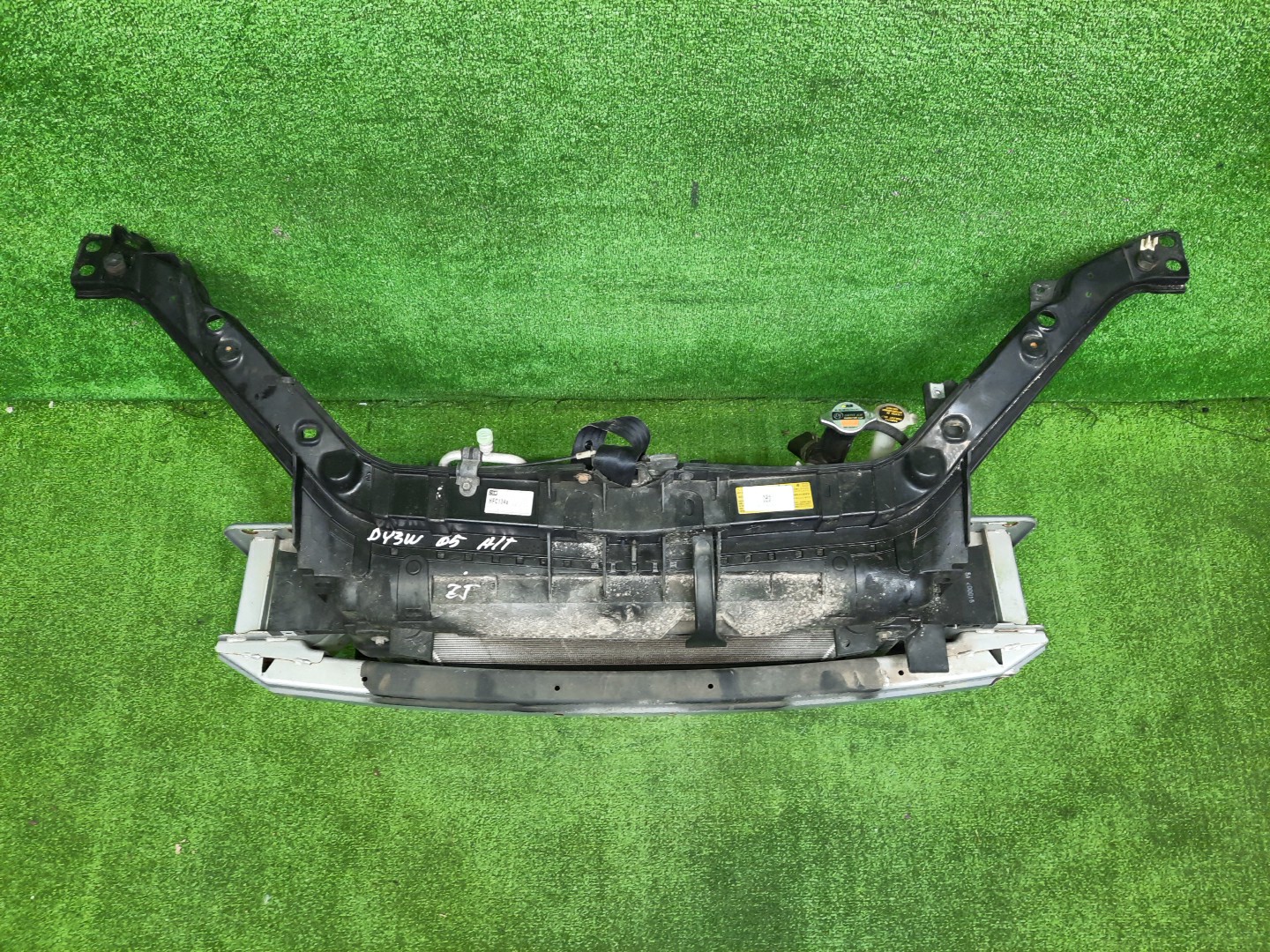 Рамка радиатора MAZDA DEMIO DY3W, DY5W, DY3R ZJ-VE 0581 2 ракурс
