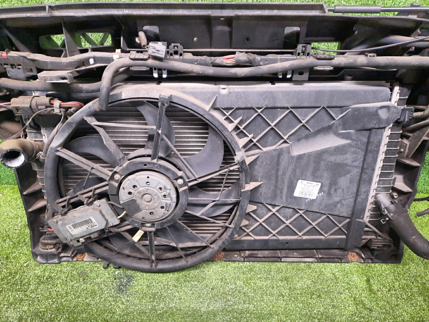 Рамка радиатора MAZDA AXELA, MAZDA 3, 3 BK5P, BK3P, BKEP, BK LF-VE 0588 3 ракурс