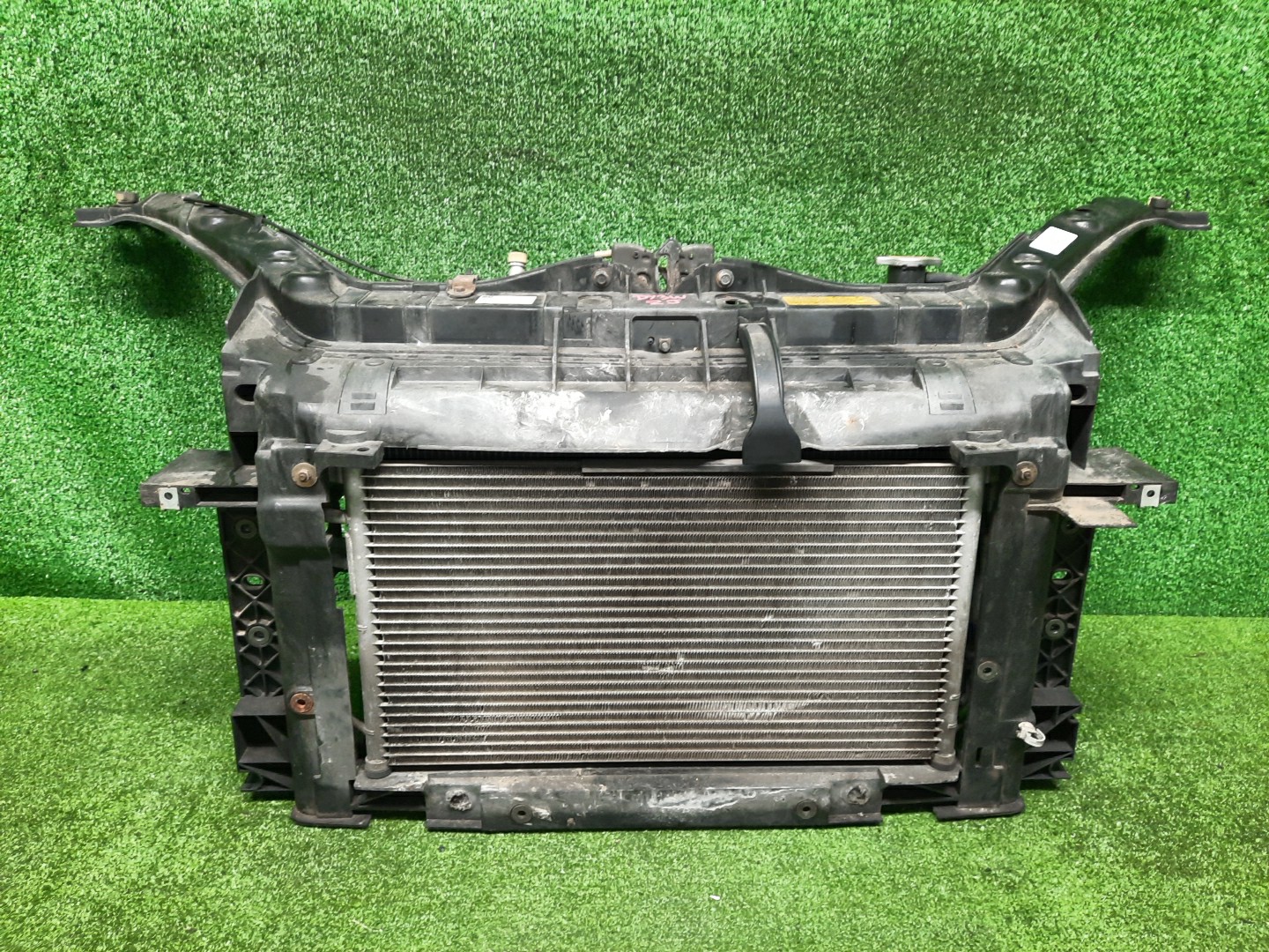 Рамка радиатора MAZDA DEMIO DY3W, DY5W, DY3R ZJ-VE 0589 1 ракурс