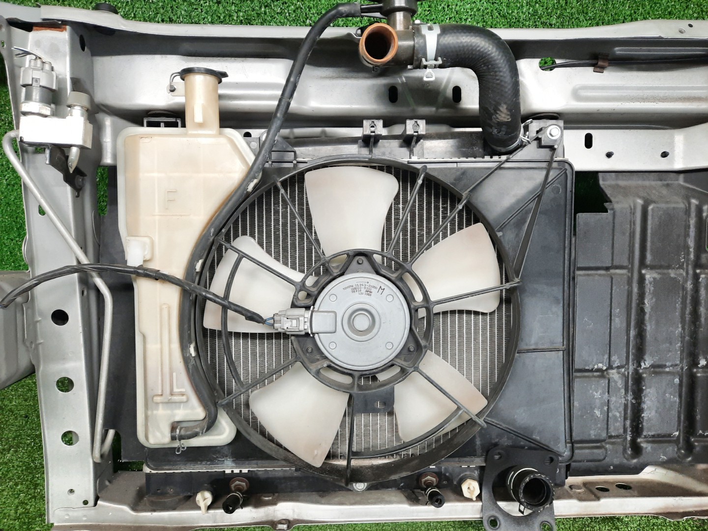 Рамка радиатора TOYOTA SUCCEED NCP51V, NCP58G, NCP55V, NCP50V, NCP59G, NLP51 1NZ-FE 0593 4 ракурс