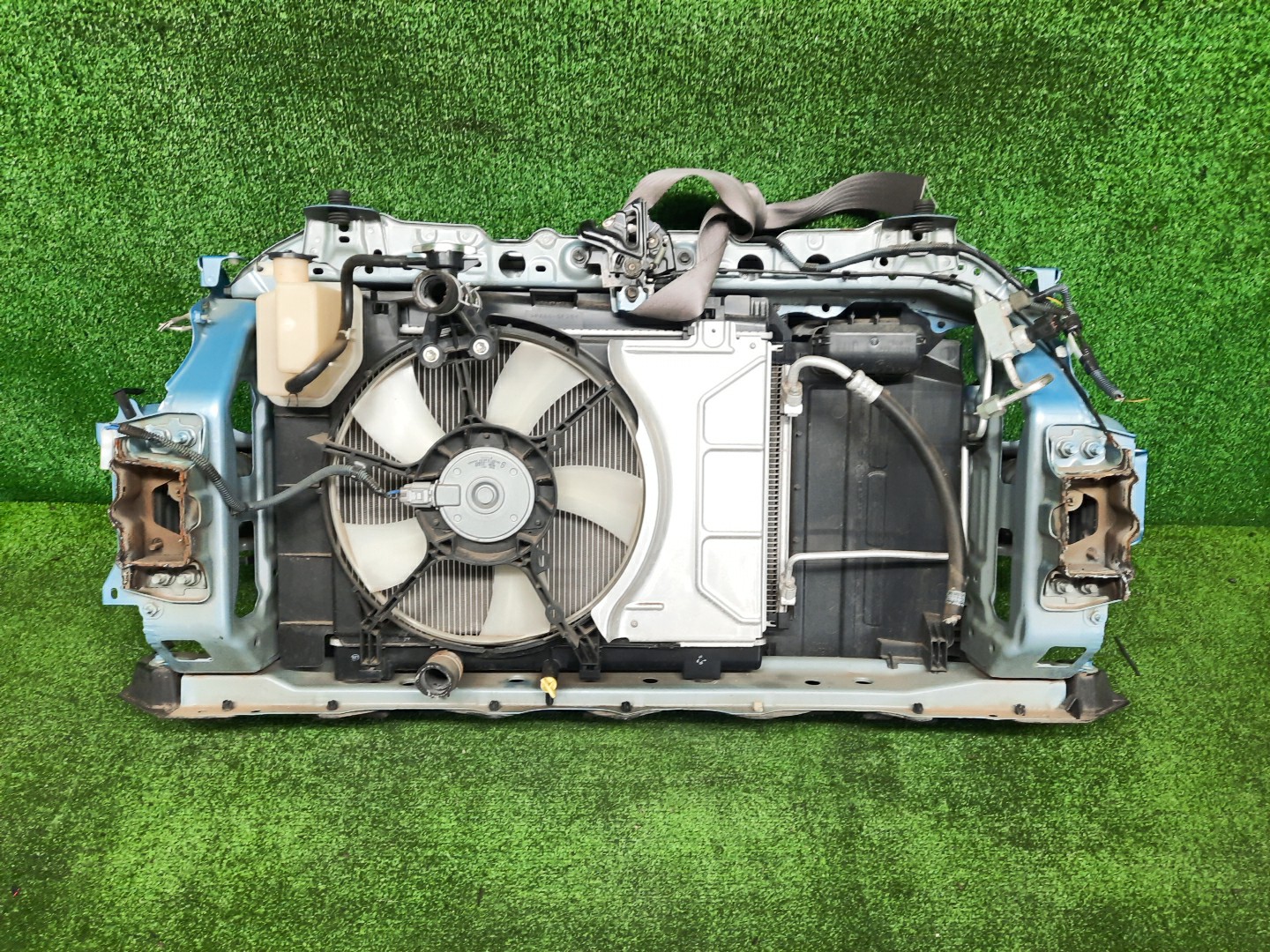 Рамка радиатора TOYOTA VITZ, YARIS KSP130, NSP130, NSP135, NCP131 1KR-FE 0597 2 ракурс