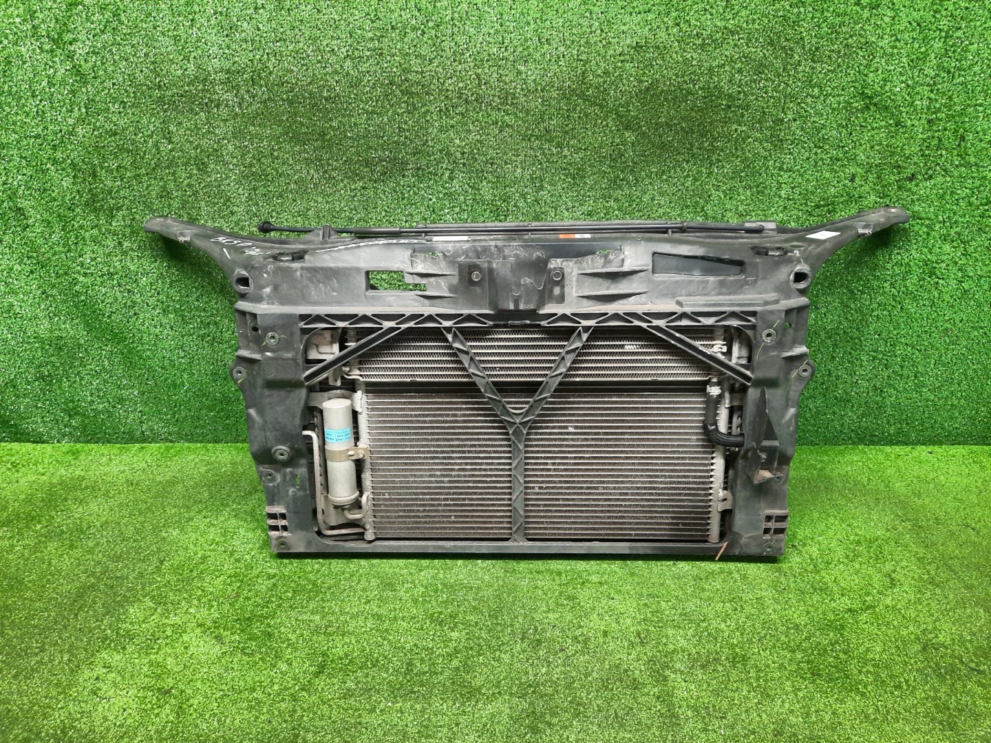 Рамка радиатора MAZDA AXELA, MAZDA 3, 3 BK5P, BK3P, BKEP, BK ZY-VE 0600 1 ракурс