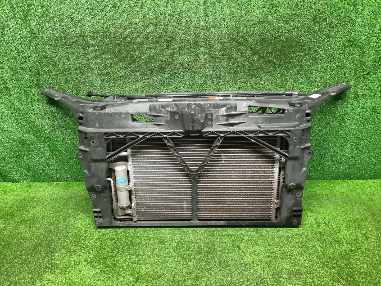 Рамка радиатора MAZDA AXELA, MAZDA 3, 3 BK5P, BK3P, BKEP, BK L3-VE 0601 1 ракурс