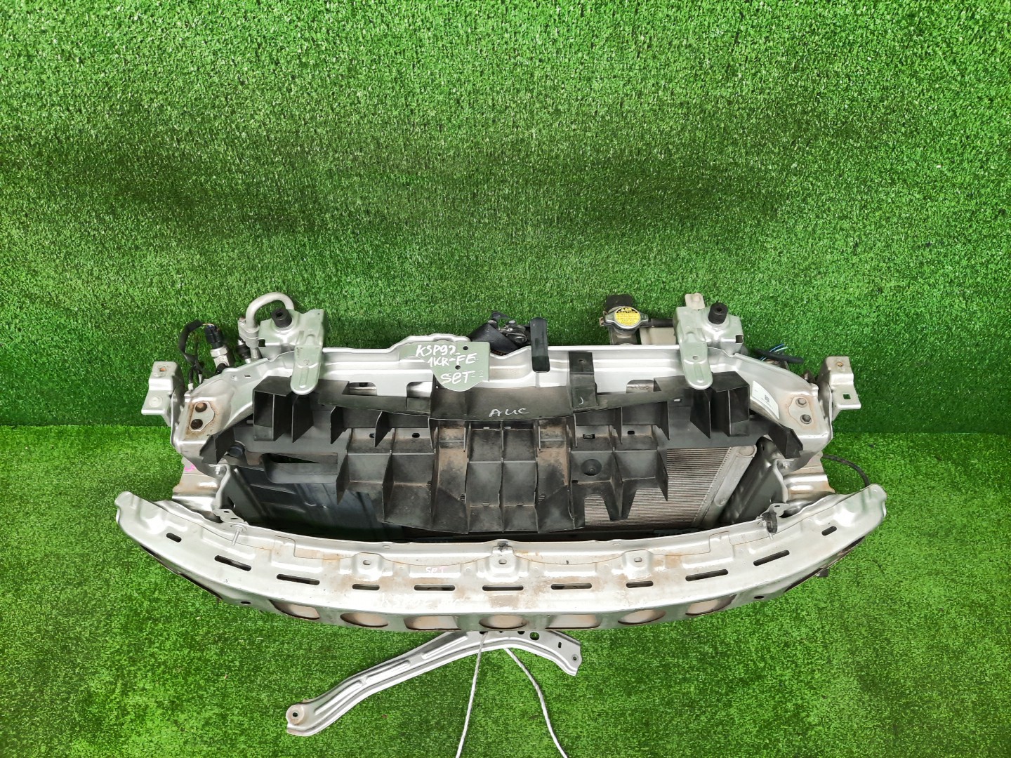 Рамка радиатора TOYOTA BELTA NCP96, KSP90, KSP92, SCP92 1KR-FE 0613 2 ракурс