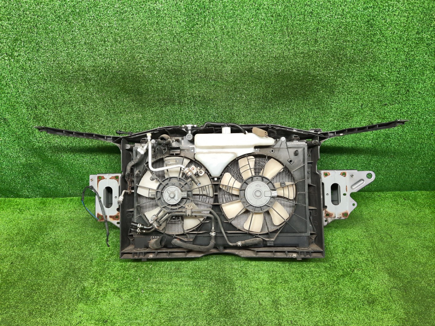 Рамка радиатора MAZDA ATENZA, MAZDA 6 GG3S, GY3W, GYEW, GGEP, GGES, GG3P, GY, GG L3-VE 0614 2 ракурс