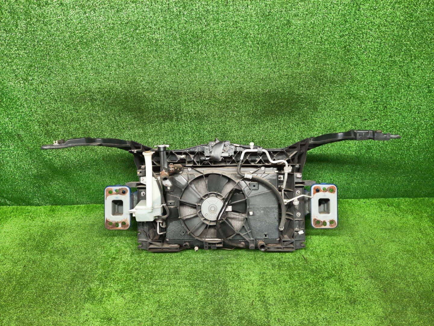 Рамка радиатора MAZDA DEMIO DY3W, DY5W, DY3R ZJ-VE 0617 3 ракурс