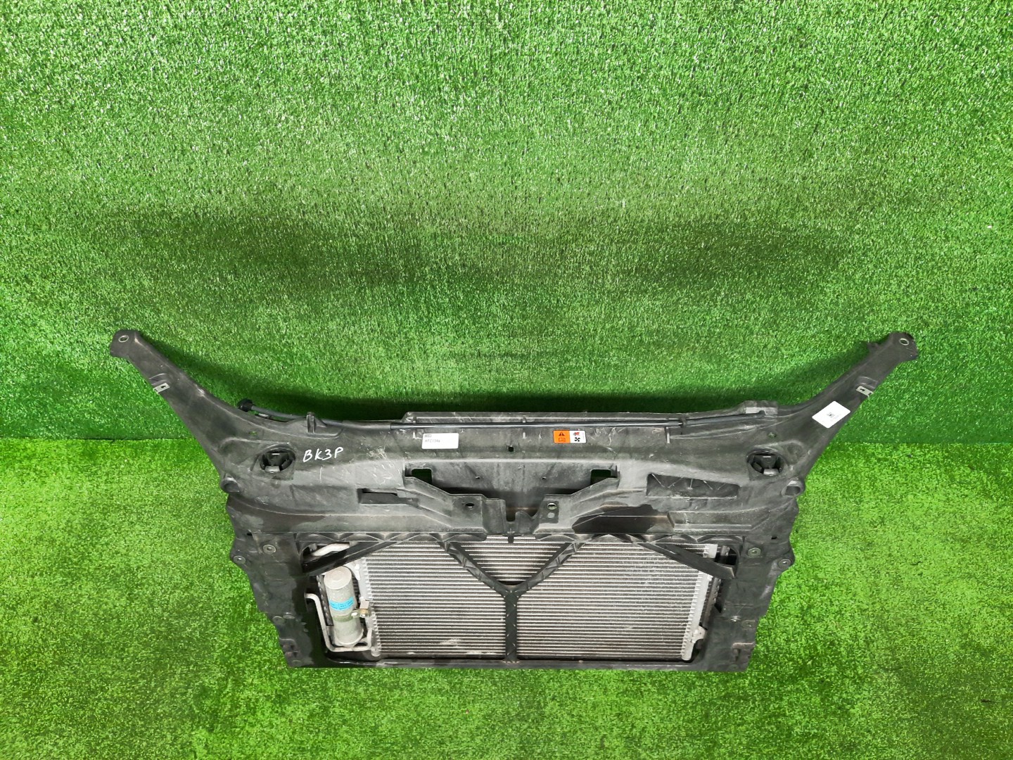 Рамка радиатора MAZDA AXELA, MAZDA 3, 3 BK5P, BK3P, BKEP, BK L3-VE 0619 2 ракурс
