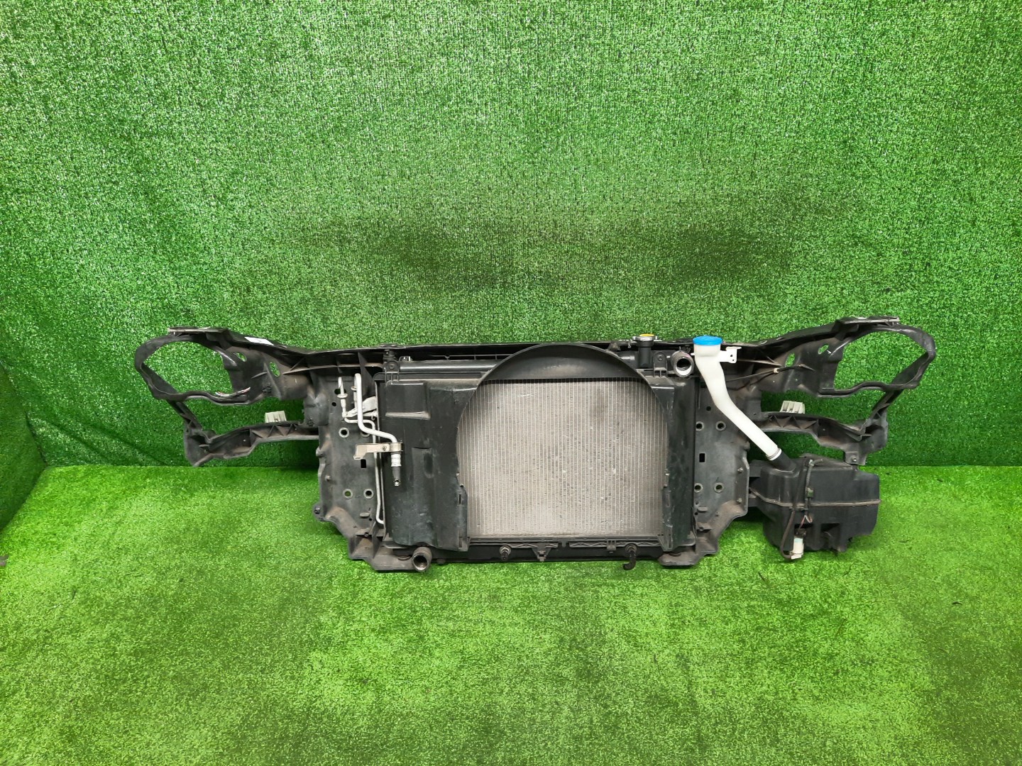 Рамка радиатора NISSAN SKYLINE V35 VQ25DD 0620 3 ракурс