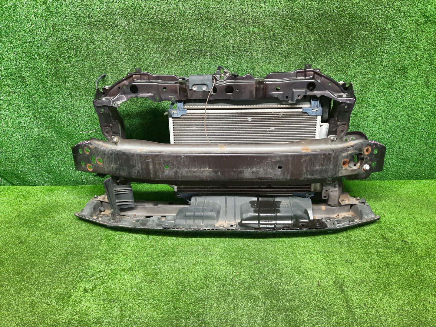 Рамка радиатора TOYOTA VITZ, YARIS KSP130, NSP130, NSP135, NCP131 1KR-FE 0623 1 ракурс