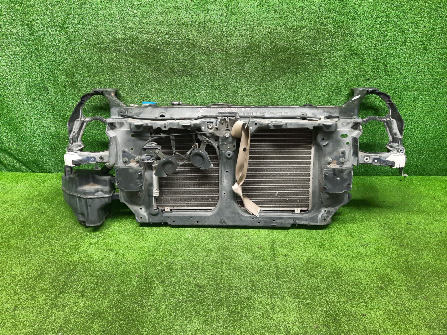 Рамка радиатора NISSAN SKYLINE V35 VQ25DD 0627 1 ракурс