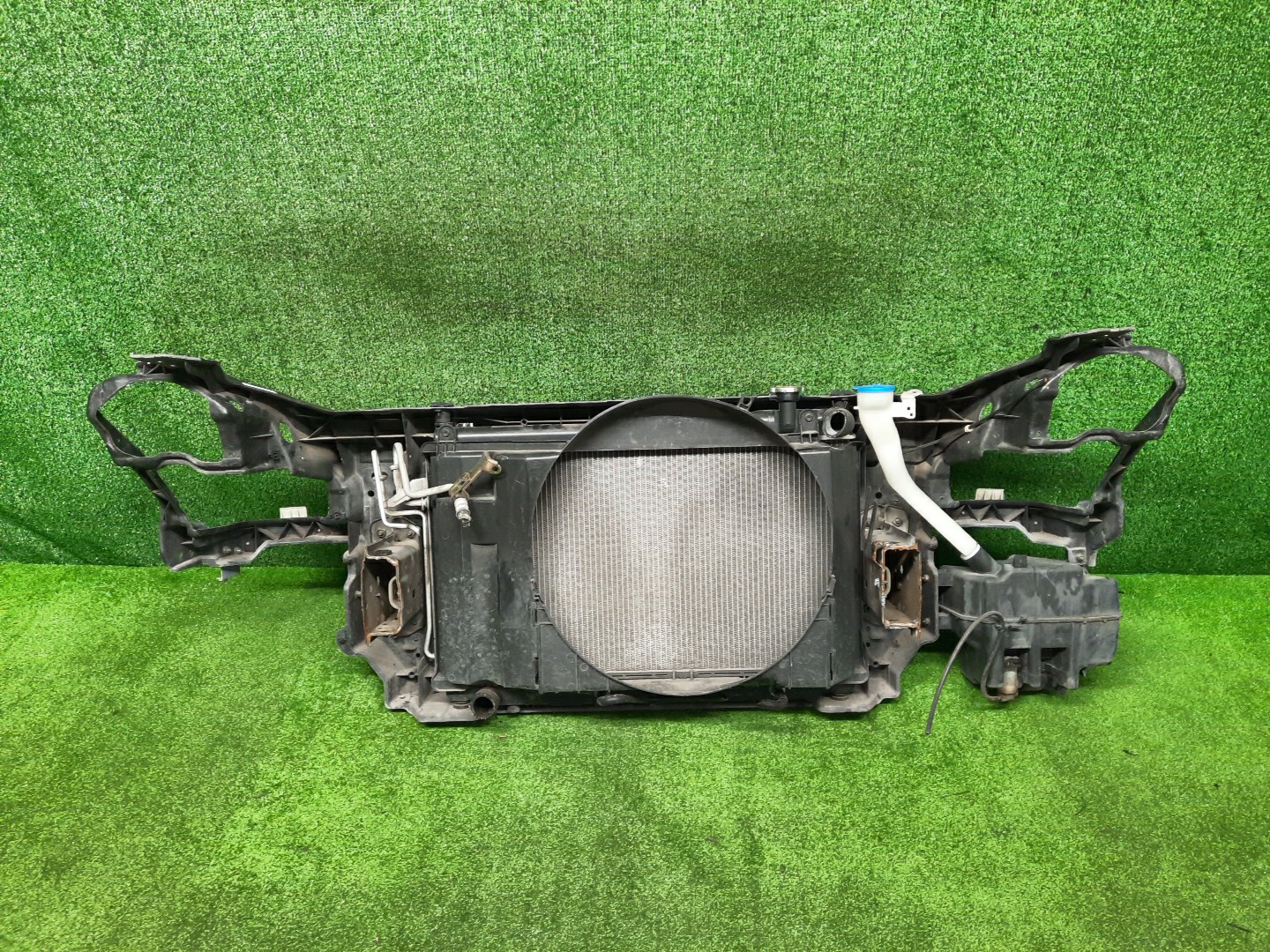 Рамка радиатора NISSAN SKYLINE V35 VQ25DD 0627 3 ракурс