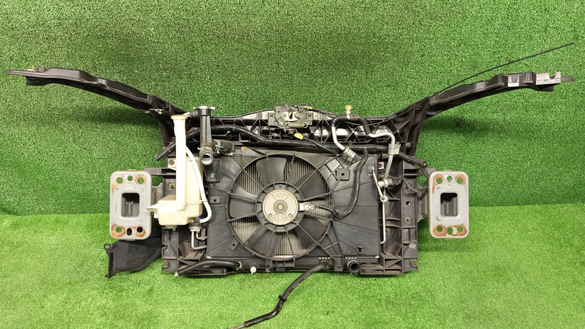 Рамка радиатора MAZDA DEMIO DY3W, DY5W, DY3R ZJ-VE 0632 2 ракурс