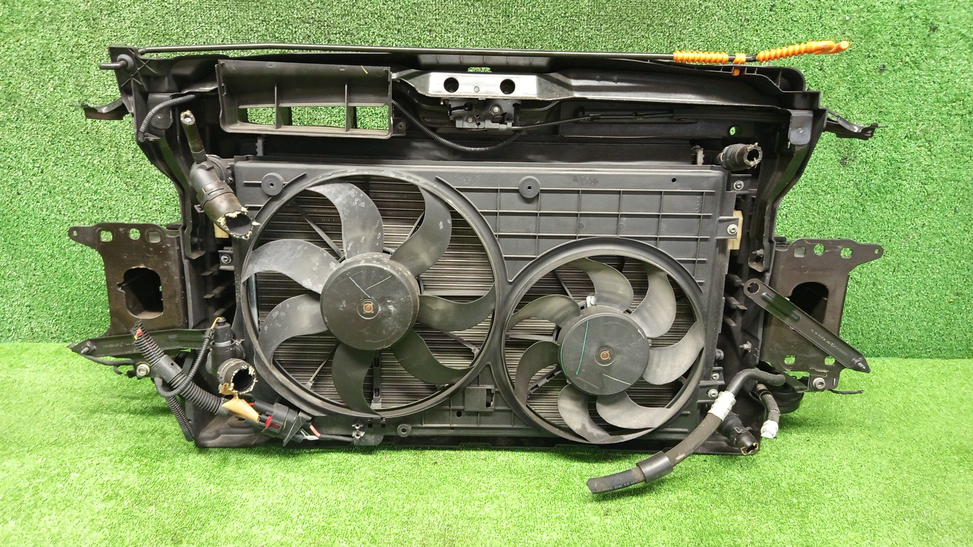 Рамка радиатора VOLKSWAGEN BEETLE 5C1 CBZB 0635 2 ракурс