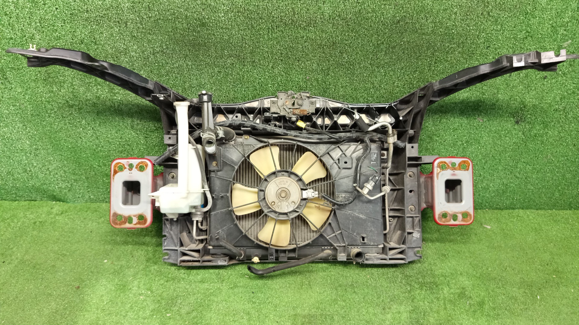 Рамка радиатора MAZDA DEMIO DY3W, DY5W, DY3R ZJ-VE 0650 2 ракурс