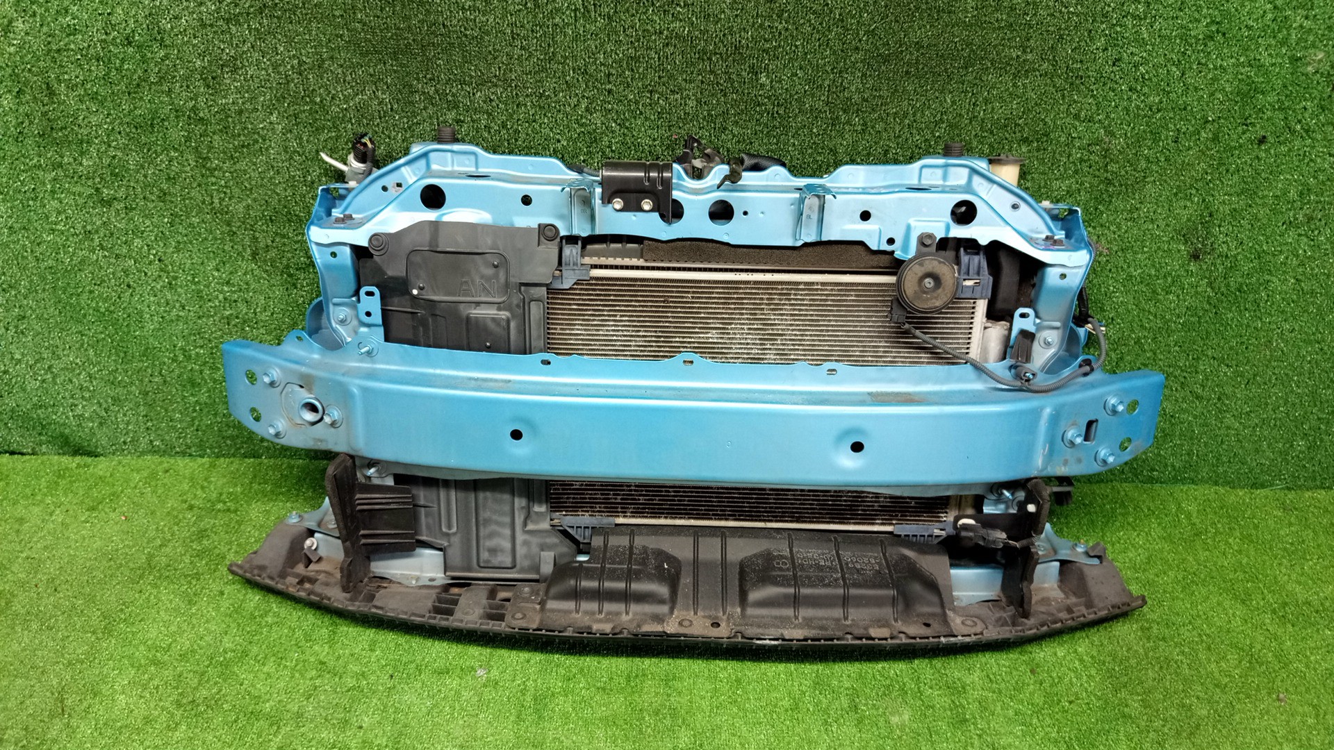 Рамка радиатора TOYOTA VITZ, YARIS KSP130, NSP130, NSP135, NCP131 1NR-FE 0654 1 ракурс