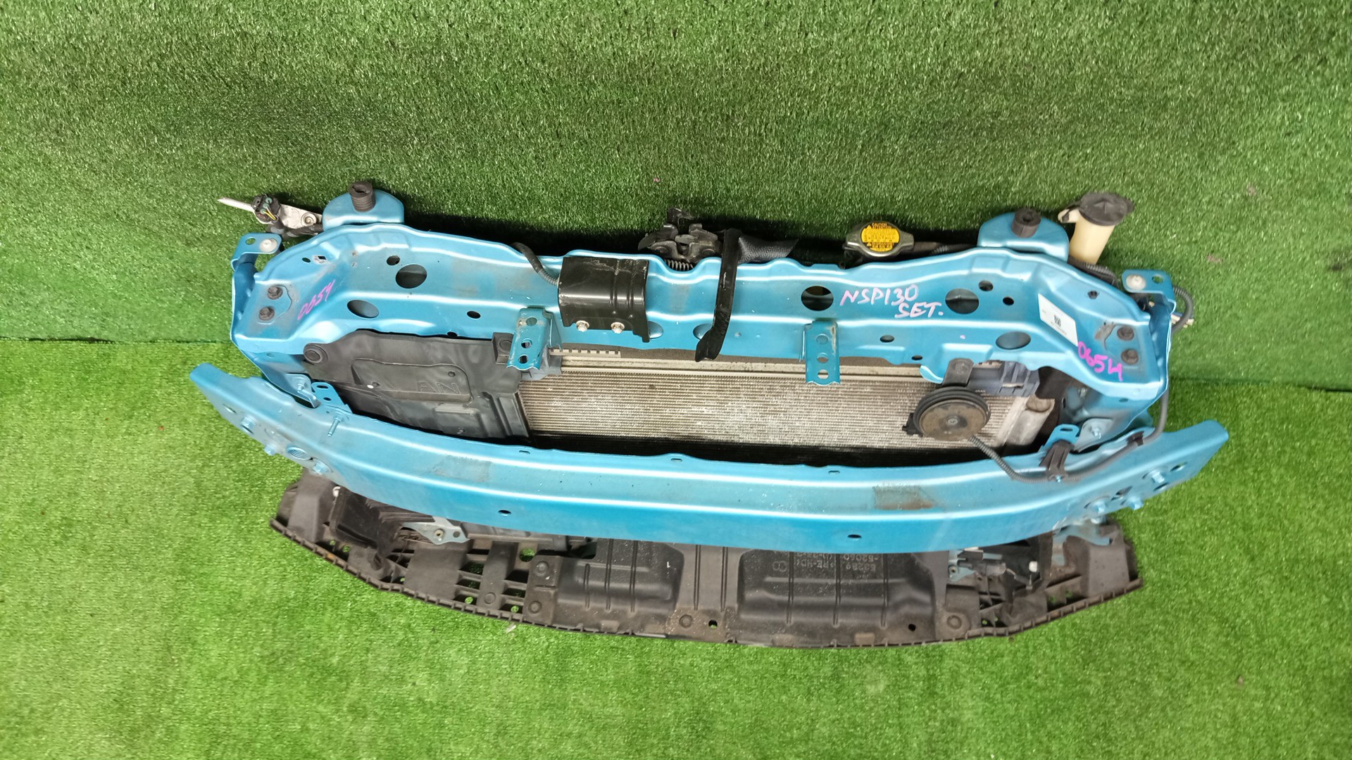 Рамка радиатора TOYOTA VITZ, YARIS KSP130, NSP130, NSP135, NCP131 1NR-FE 0654 2 ракурс