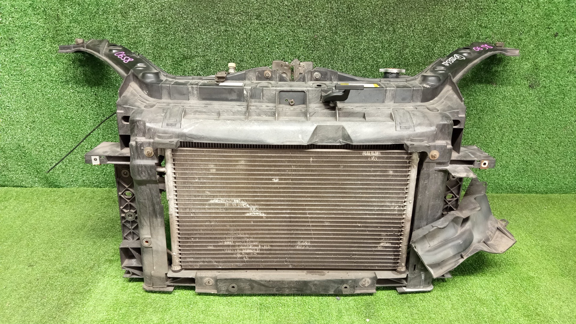Рамка радиатора MAZDA DEMIO, MAZDA2 DY3W, DY5W, DY3R, DY ZJ-VE 0658 1 ракурс Рамка радиатора MAZDA DEMIO, MAZDA2 DY3W, DY5W, DY3R, DY ZJ-VE 0658 1 ракурс