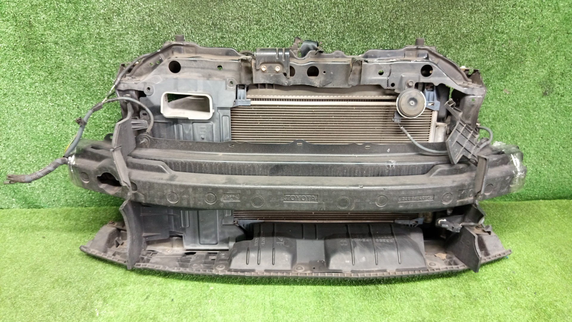 Рамка радиатора TOYOTA VITZ, YARIS KSP130, NSP130, NSP135, NCP131 1NR-FE 0664 1 ракурс