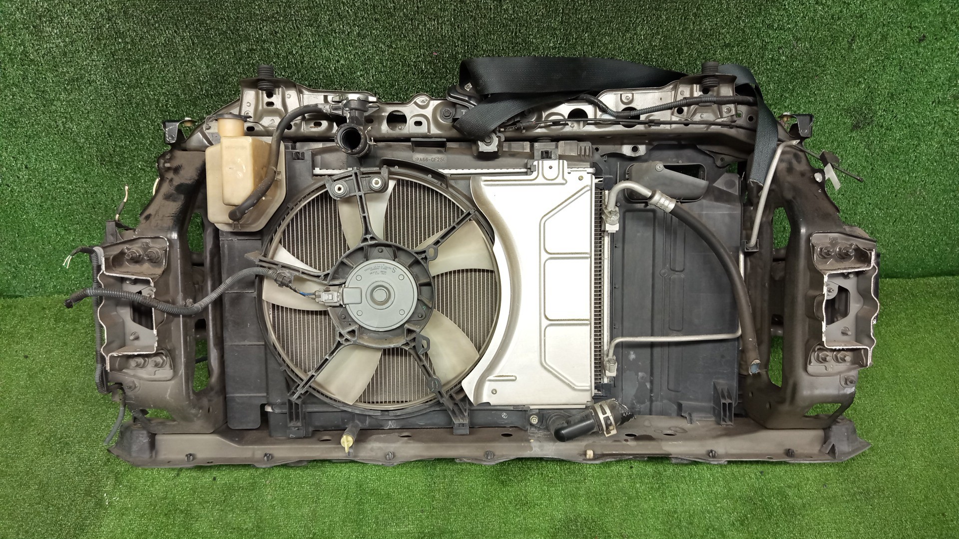 Рамка радиатора TOYOTA VITZ, YARIS KSP130, NSP130, NSP135, NCP131 1NR-FE 0664 3 ракурс