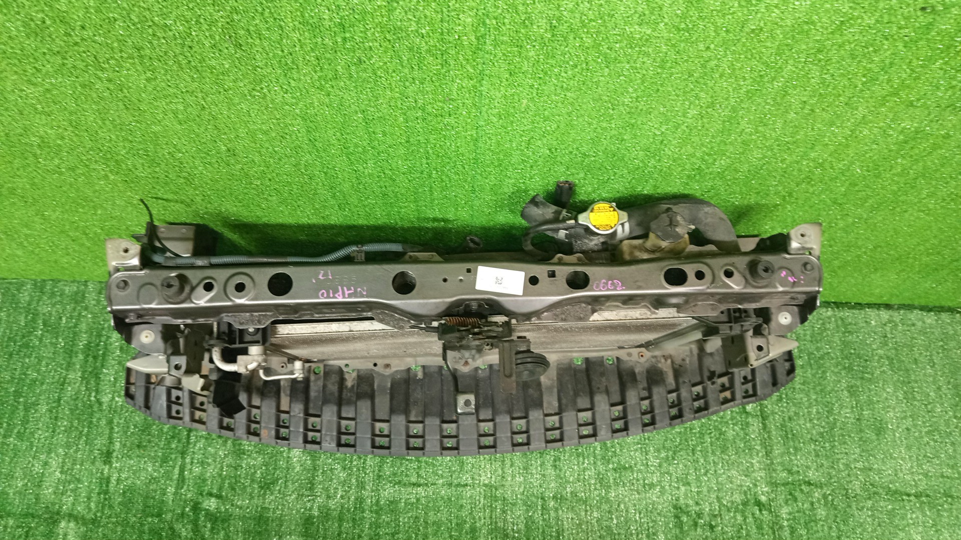 Рамка радиатора TOYOTA AQUA NHP10 1NZ-FXE 0668 2 ракурс