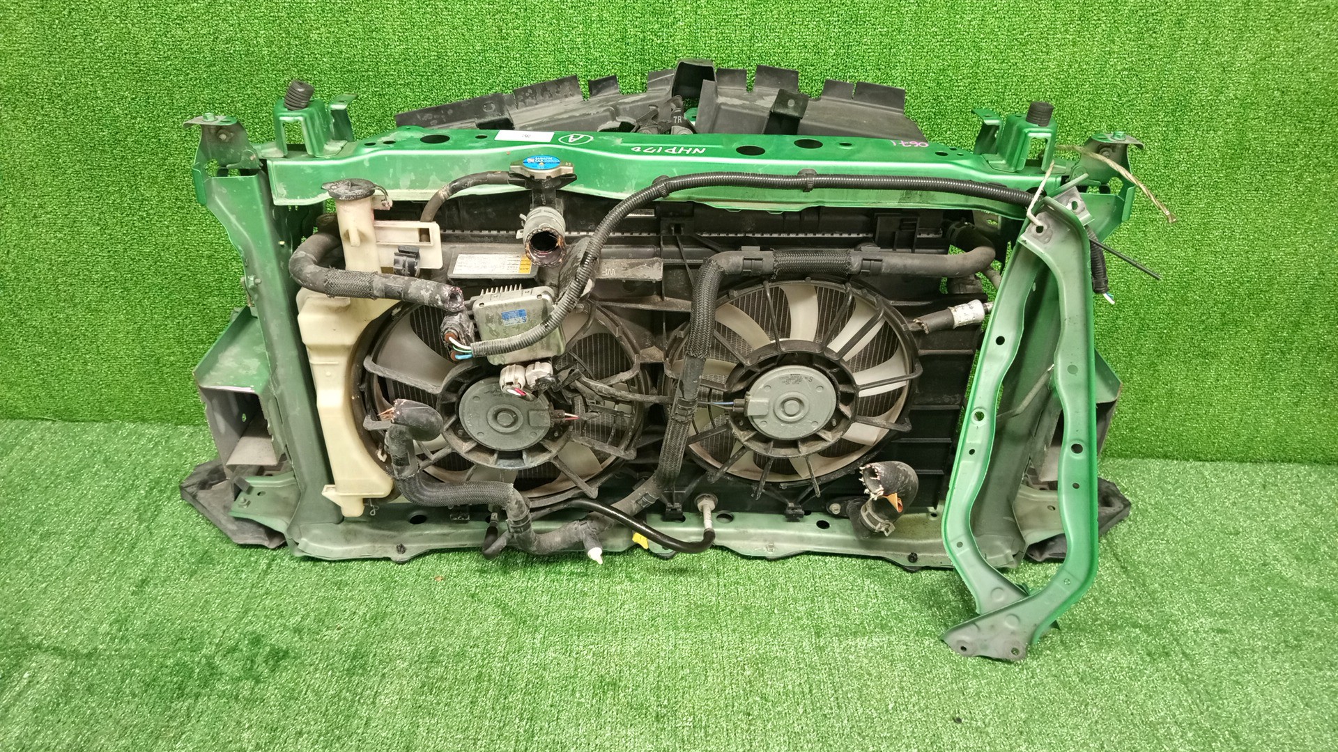 Рамка радиатора TOYOTA SIENTA NSP172G, NSP170G, NCP175G, NHP170G 1NZ-FXE 0671 3 ракурс