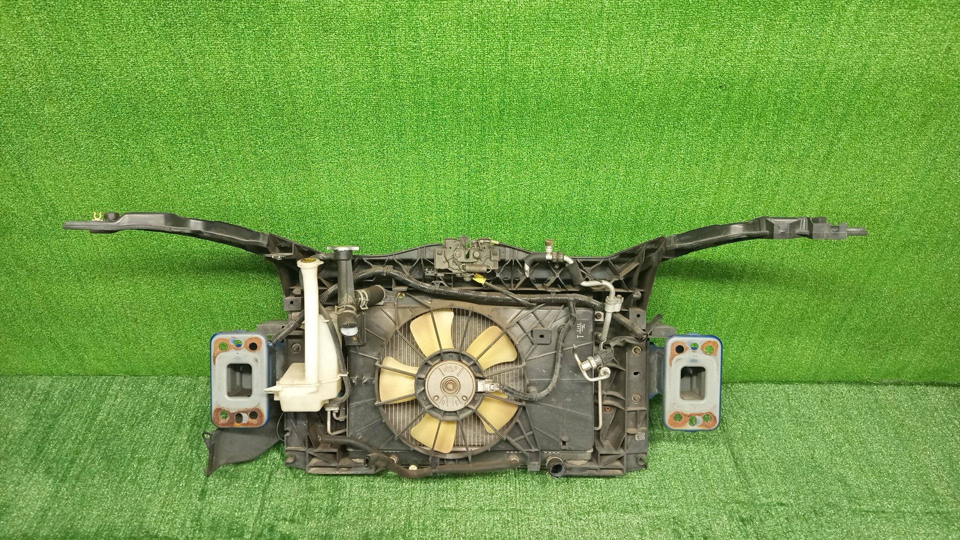 Рамка радиатора MAZDA DEMIO, MAZDA2 DY3W, DY5W, DY3R, DY ZJ-VE 0672 2 ракурс