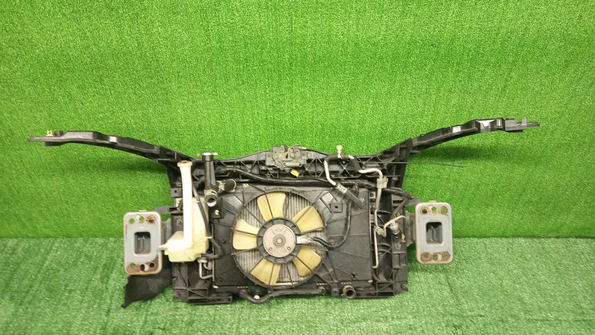 Рамка радиатора MAZDA DEMIO, MAZDA2 DY3W, DY5W, DY3R, DY ZJ-VE 0673 3 ракурс