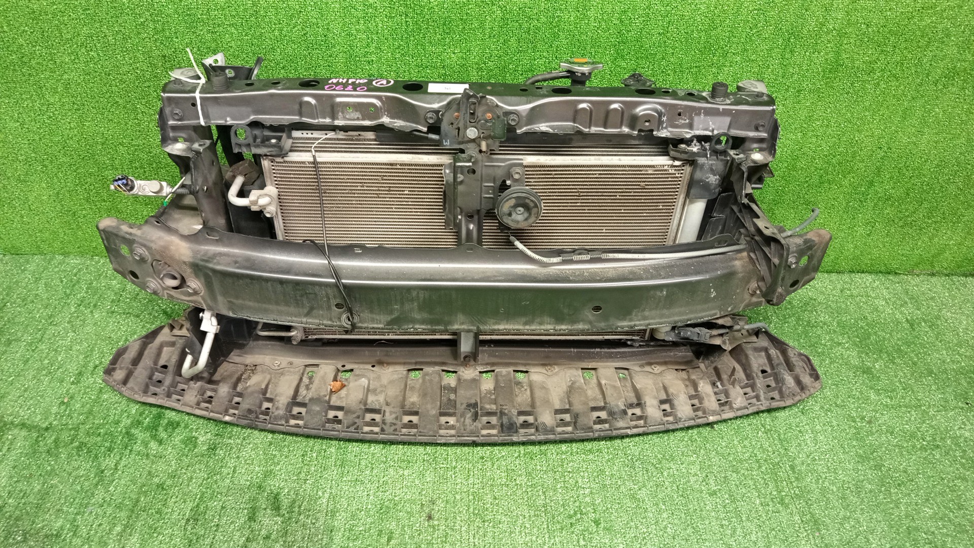 Рамка радиатора TOYOTA AQUA NHP10 1NZ-FXE 0680 1 ракурс