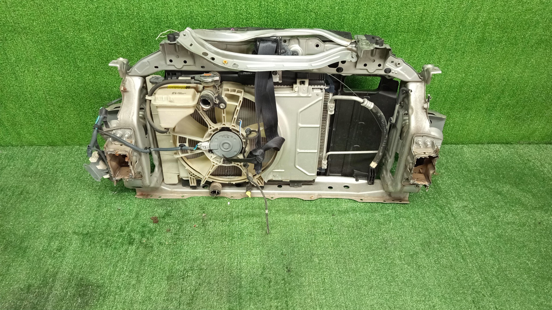 Рамка радиатора TOYOTA BELTA NCP96, KSP90, KSP92, SCP92 1KR-FE 0688 4 ракурс
