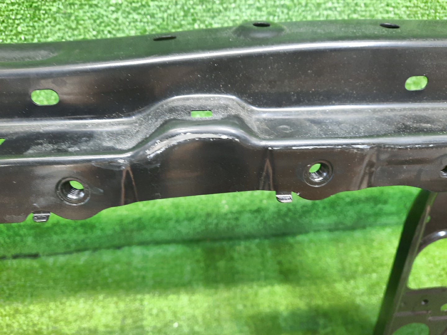 Рамка радиатора TOYOTA TACOMA GRN305L 53201-04130 1 ракурс