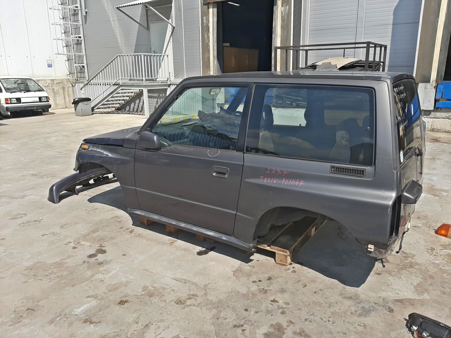 Кузов SUZUKI ESCUDO TA01W 629 2 ракурс