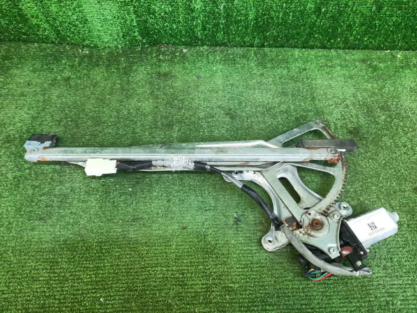 Стеклоподъемник правый передний TOYOTA HARRIER MCU10W 1 ракурс