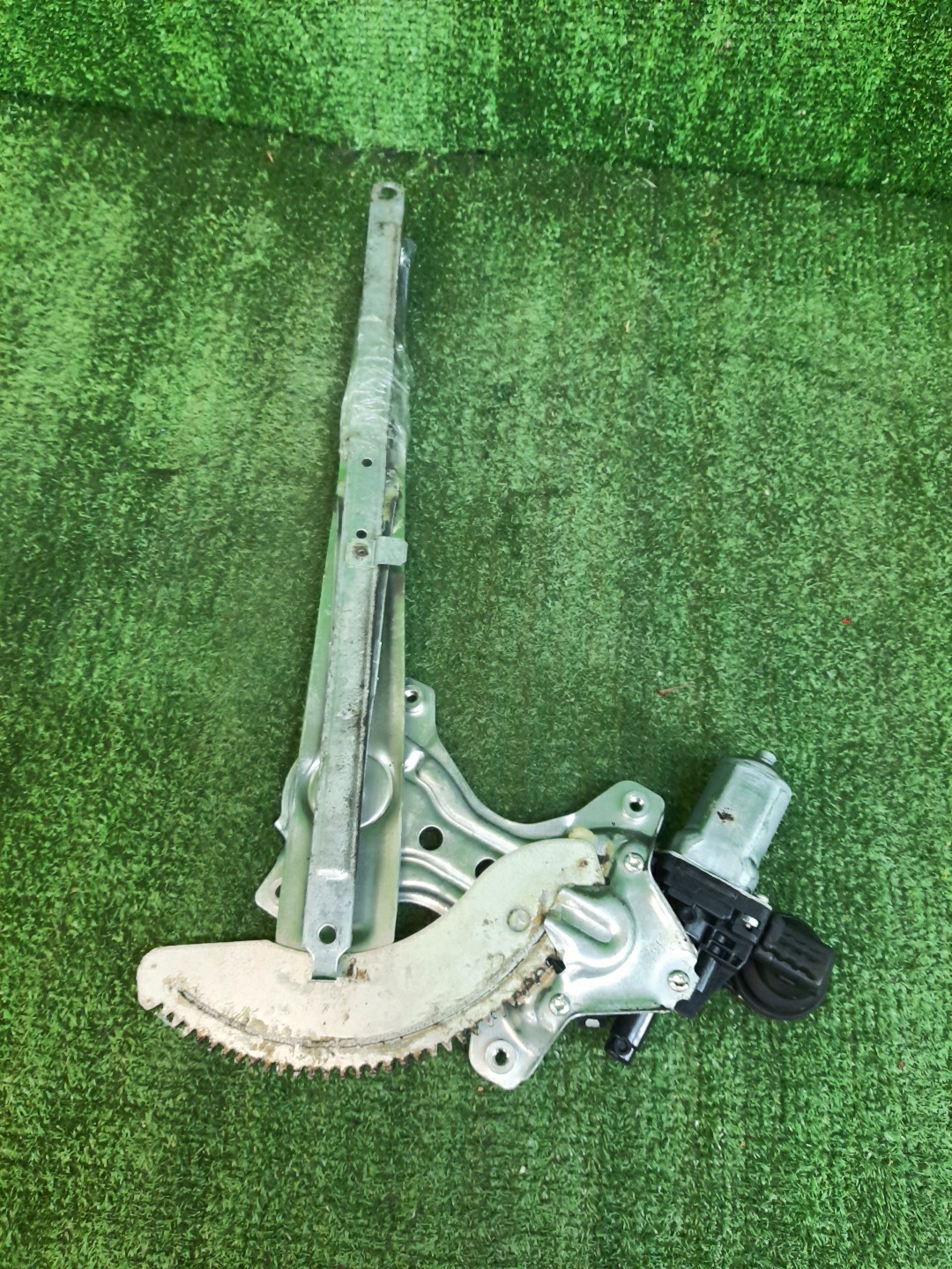 Стеклоподъемник правый передний DAIHATSU BE-GO J210G 85710-B2030 2 ракурс
