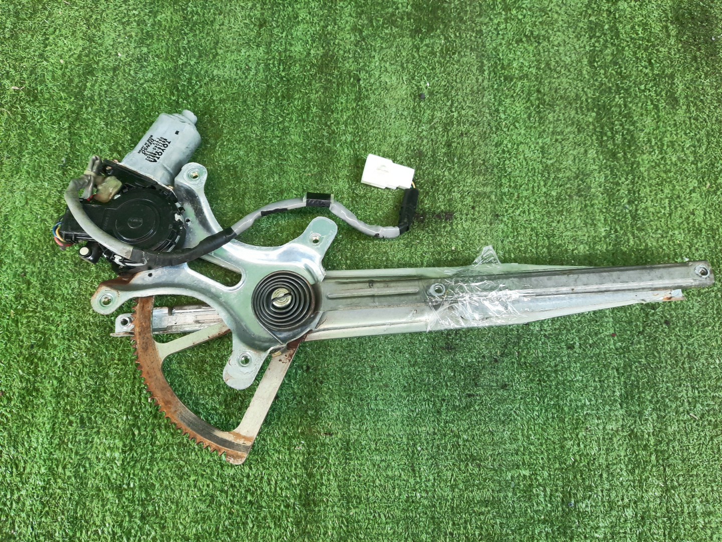 Стеклоподъемник правый передний TOYOTA HARRIER MCU15W 85710-48010 2 ракурс