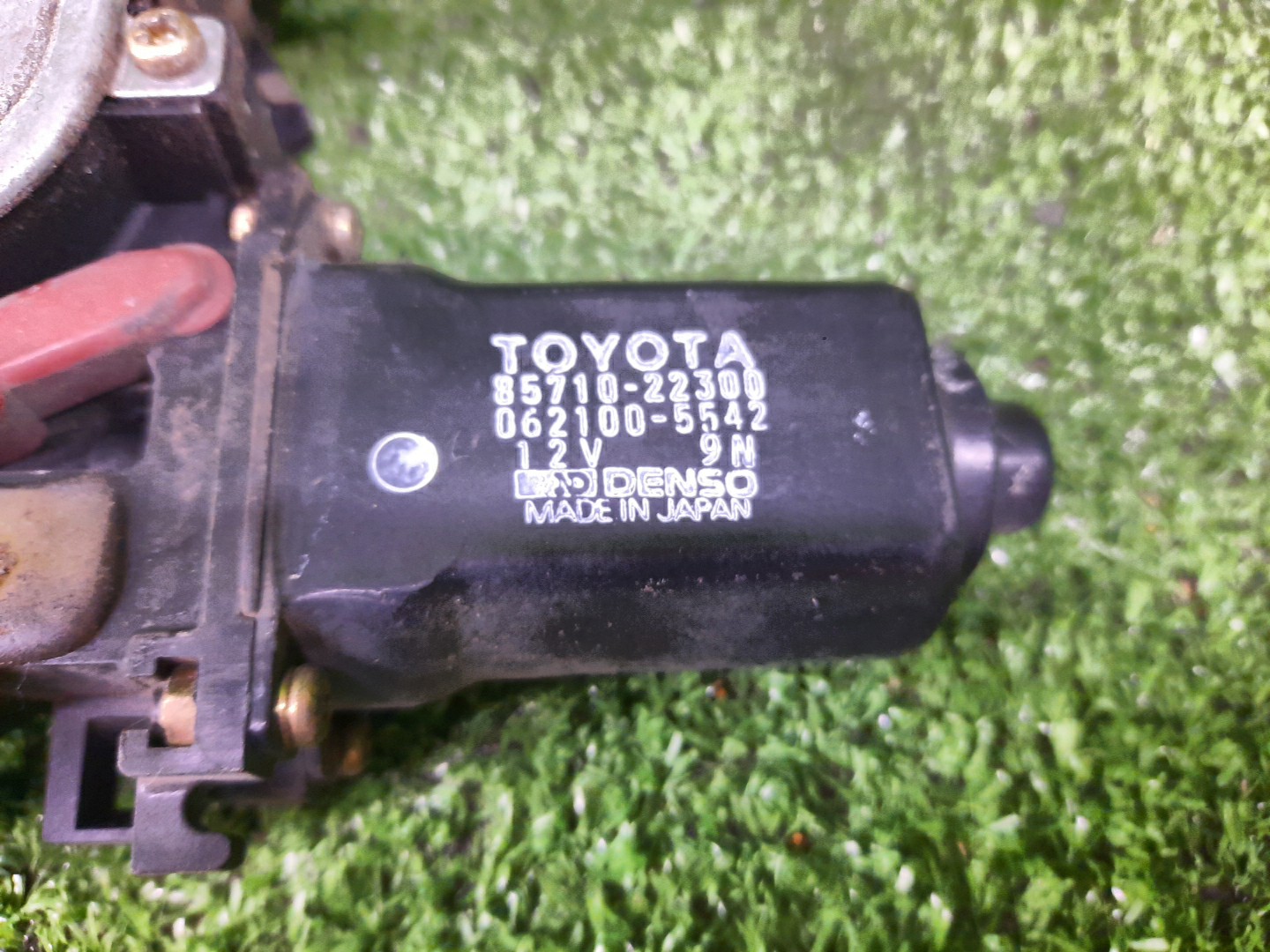 Стеклоподъемник правый передний TOYOTA CHASER GX90 85710-22300 3 ракурс