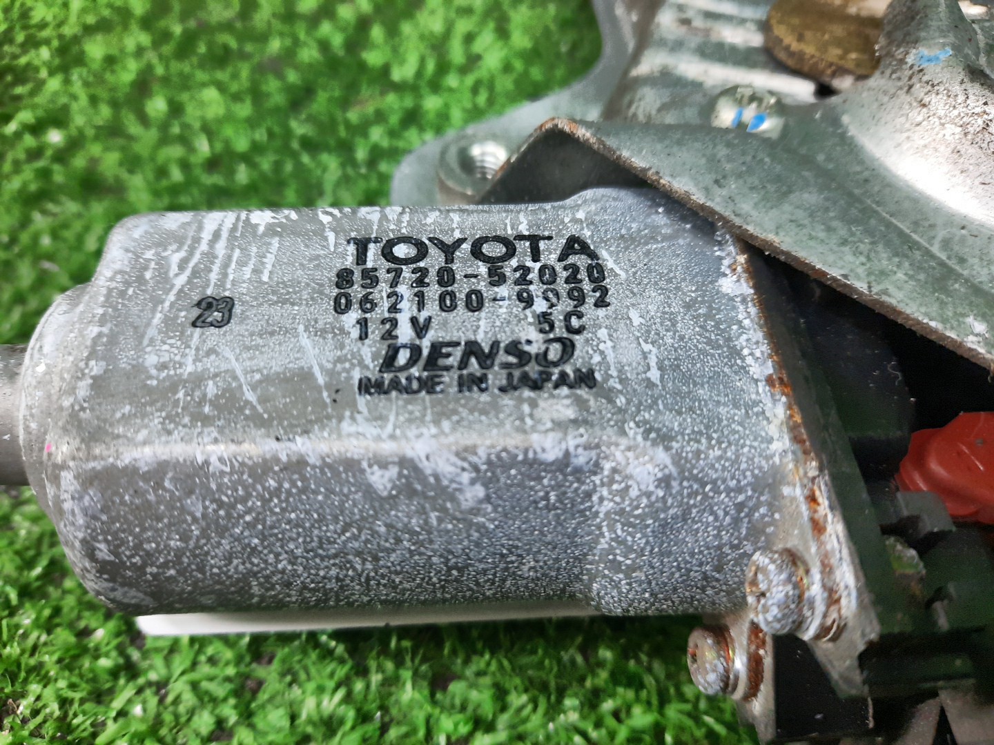 Стеклоподъемник левый передний TOYOTA VITZ SCP10 85720-52020 3 ракурс