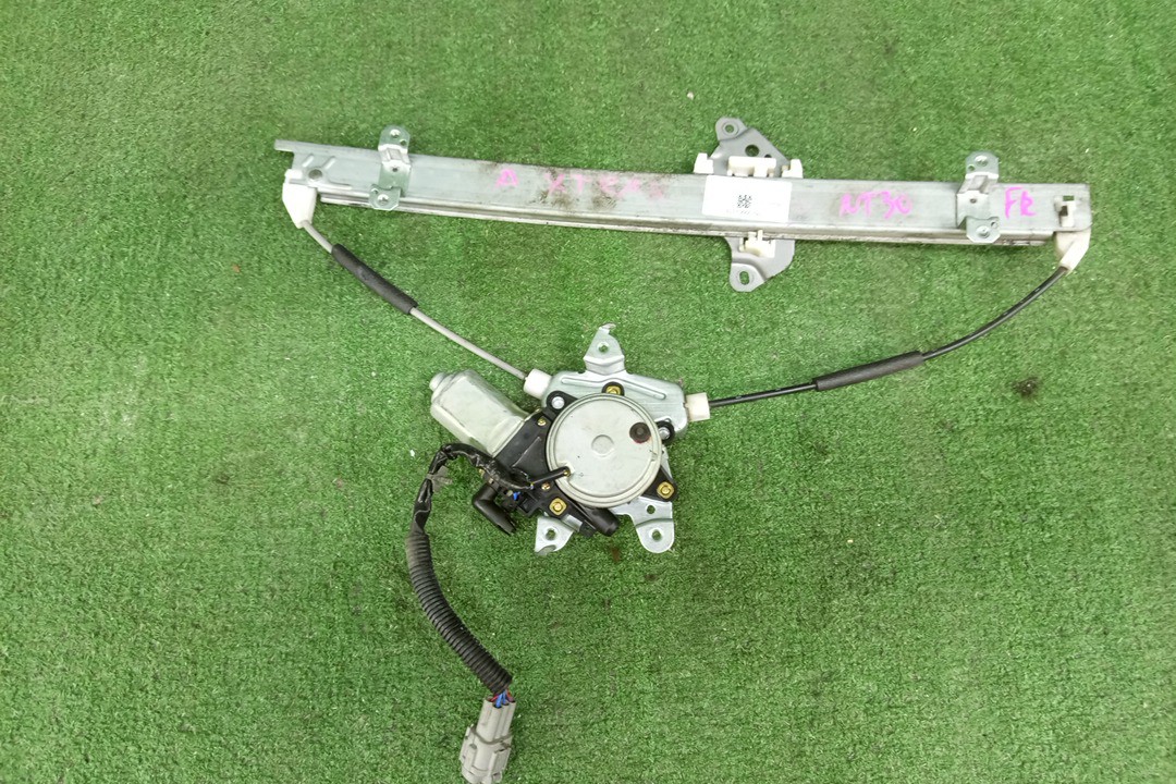 Стеклоподъемник правый передний NISSAN X-TRAIL T30 80730-8H301 1 ракурс