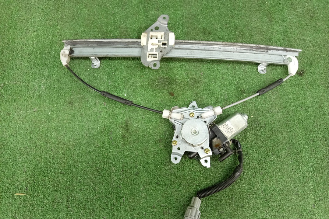 Стеклоподъемник правый передний NISSAN X-TRAIL T30 80730-8H301 2 ракурс