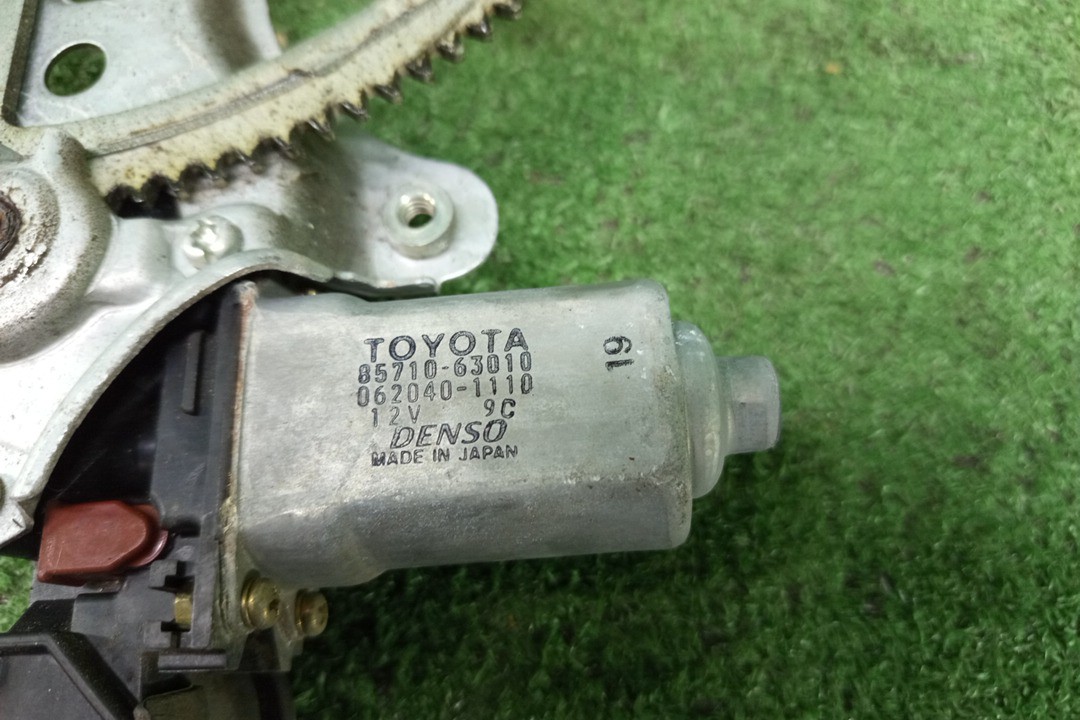 Стеклоподъемник правый передний TOYOTA OPA ZCT10 85710-63010 3 ракурс