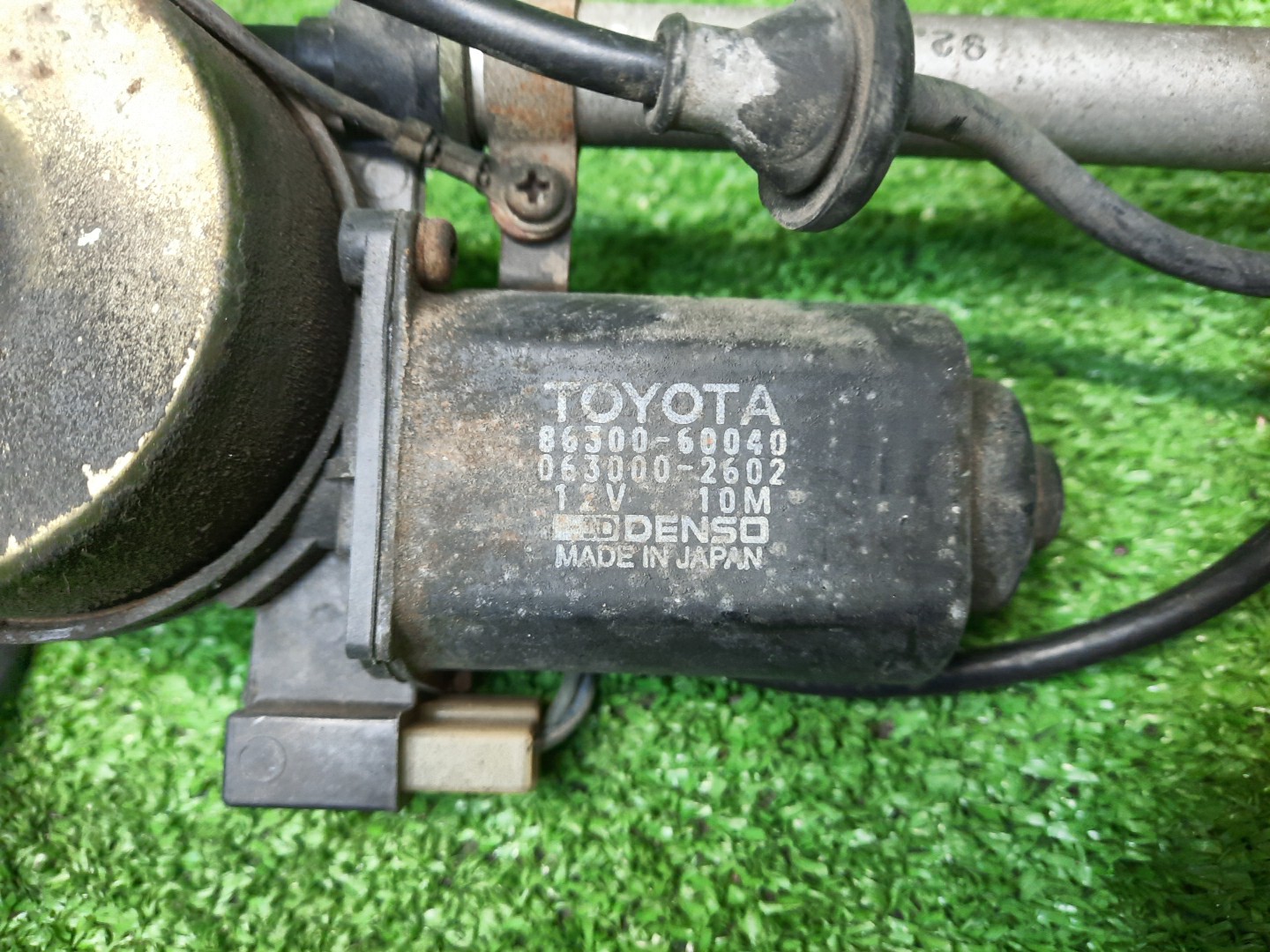 Антенна TOYOTA LAND CRUISER HZJ81 86300-60040 3 ракурс