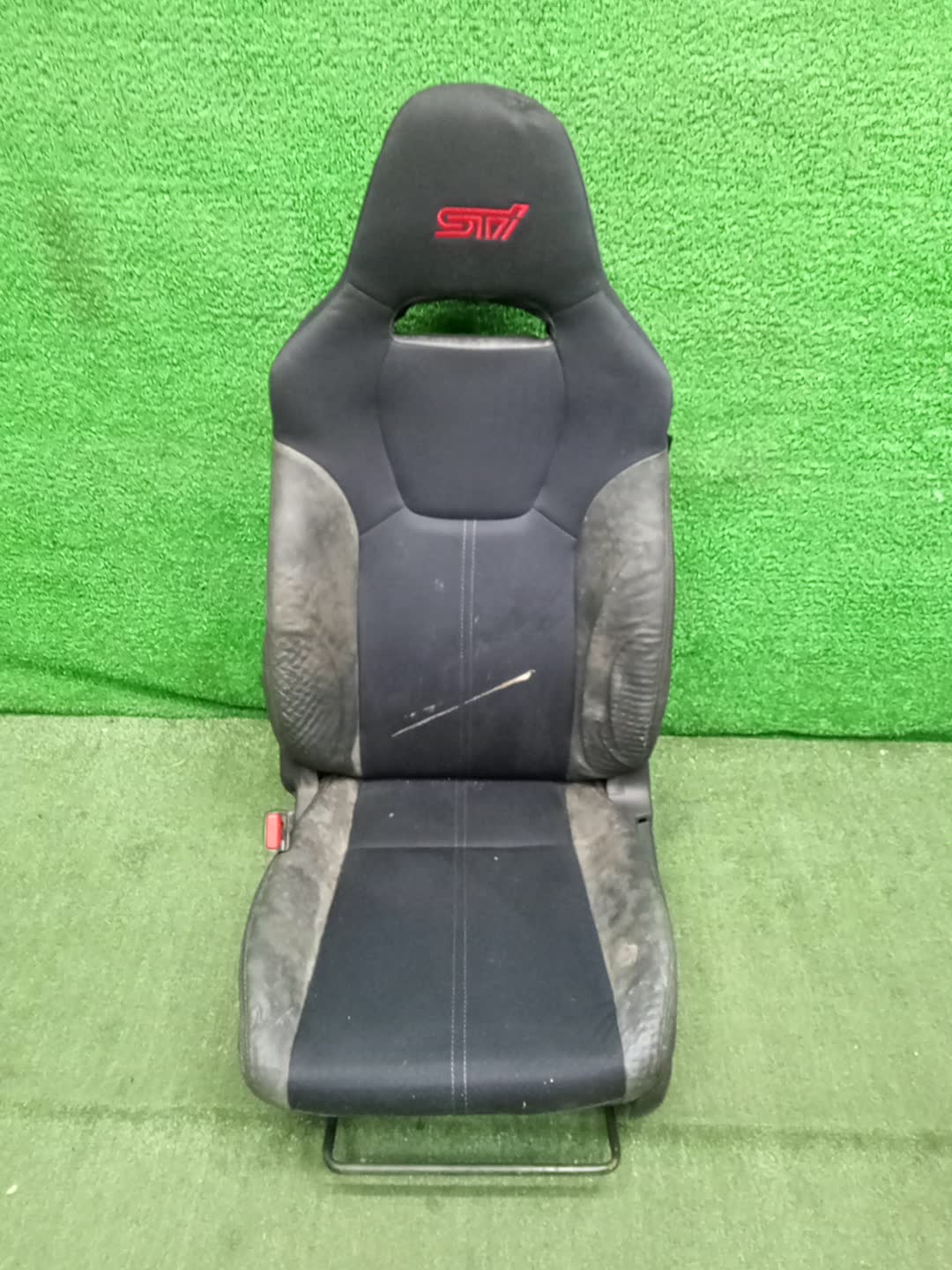 Кресло левое переднее SUBARU IMPREZA WRX STI GRF 1 ракурс