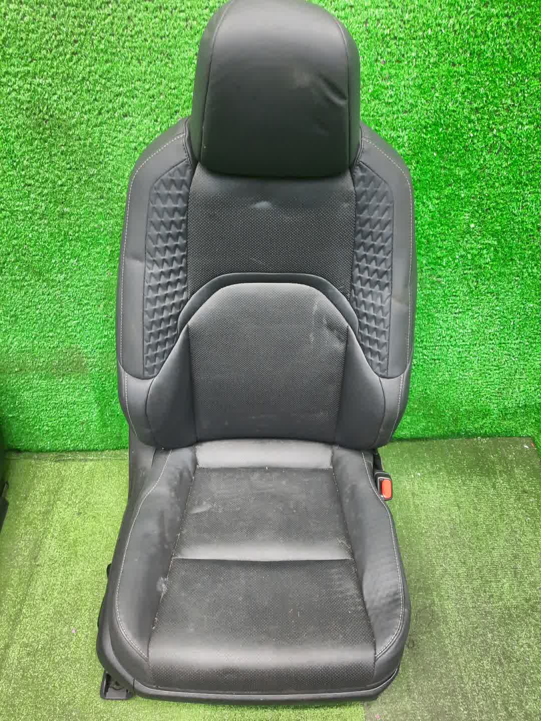 Кресло LEXUS UX300E, UX200, UX250H KMA10, MZAA10, MZAH10 2 ракурс