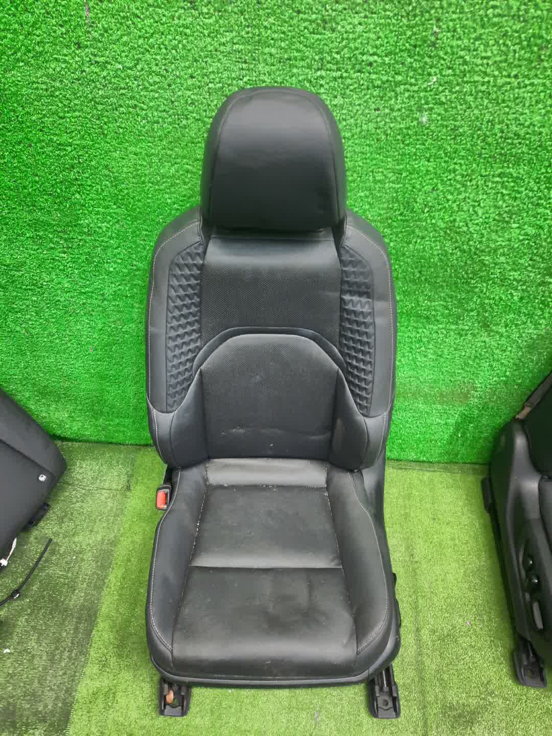Кресло LEXUS UX300E, UX200, UX250H KMA10, MZAA10, MZAH10 3 ракурс