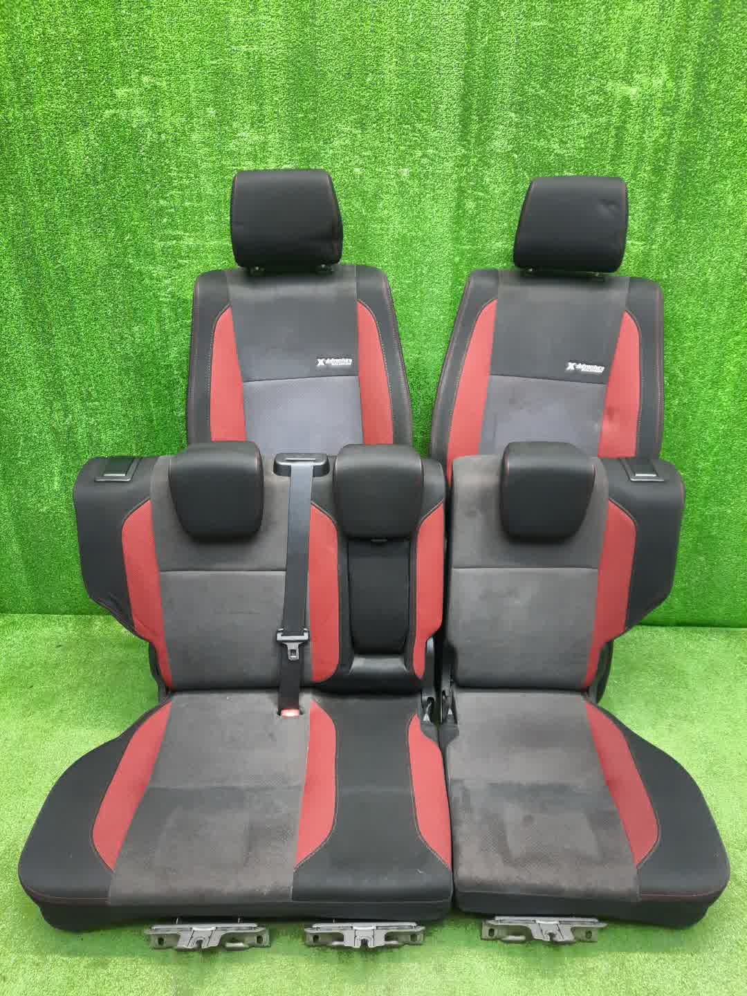Кресло SUZUKI ESCUDO TD54W 1 ракурс