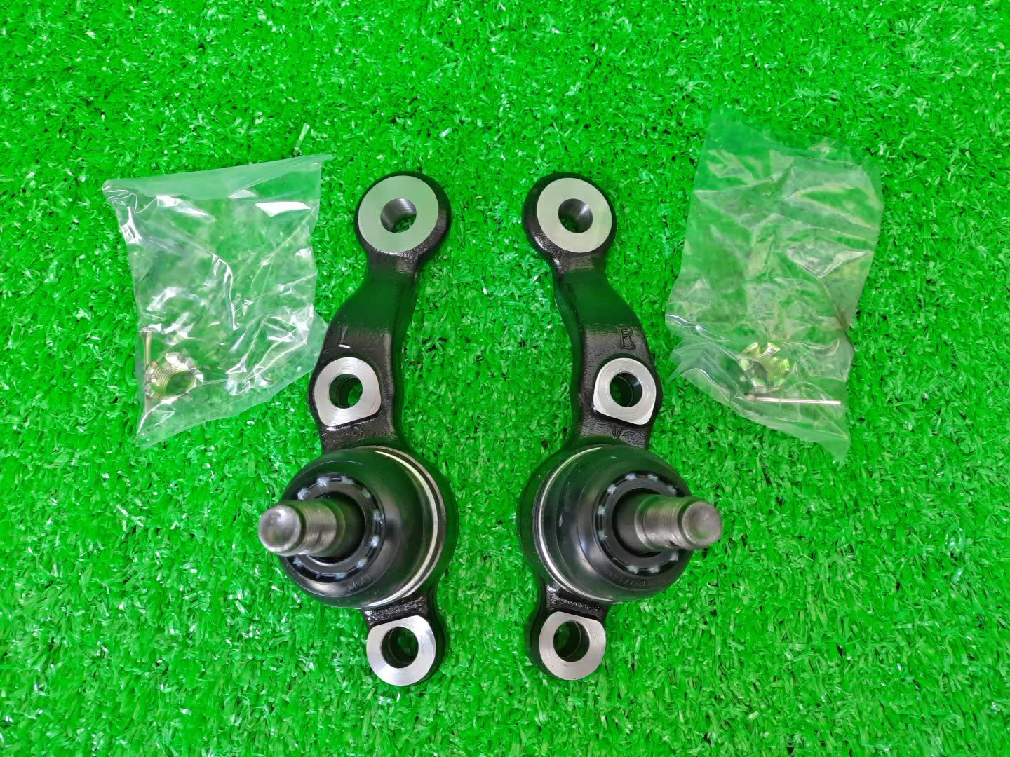 Шаровая опора TOYOTA CROWN JZS151 04436-30040 1 ракурс
